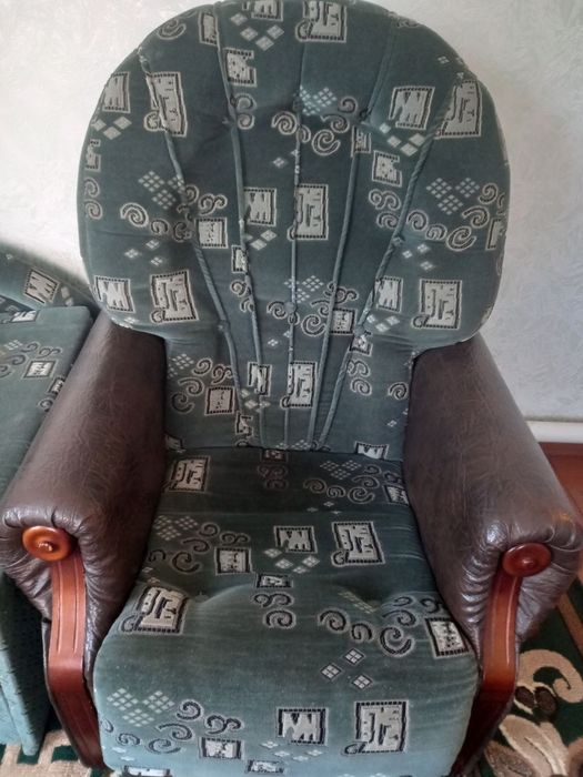 Продам диван-тахта з пуфом та кріслом