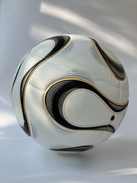 Футбольний мʼяч в кольрах Teamgeist (без написів). Розмір 5. Термошов