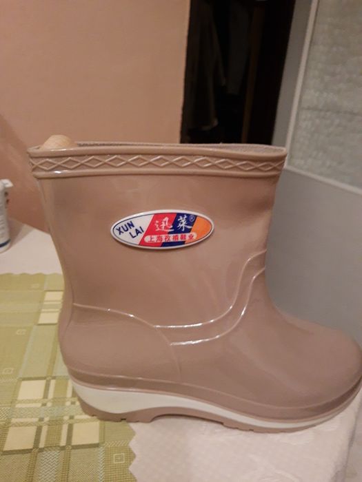 Gumiaki damskie beżowe