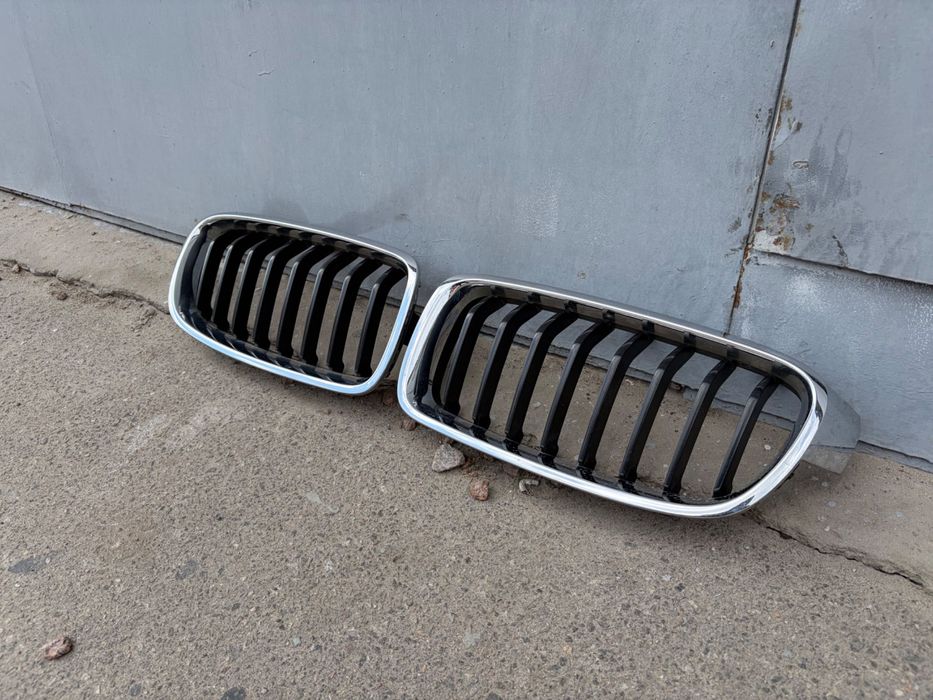 Оригінальні решітки радіатора (ніздрі) BMW F30 F31 Sport Line