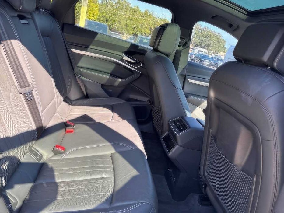 Audi e-tron quattro Premium Plus      2022