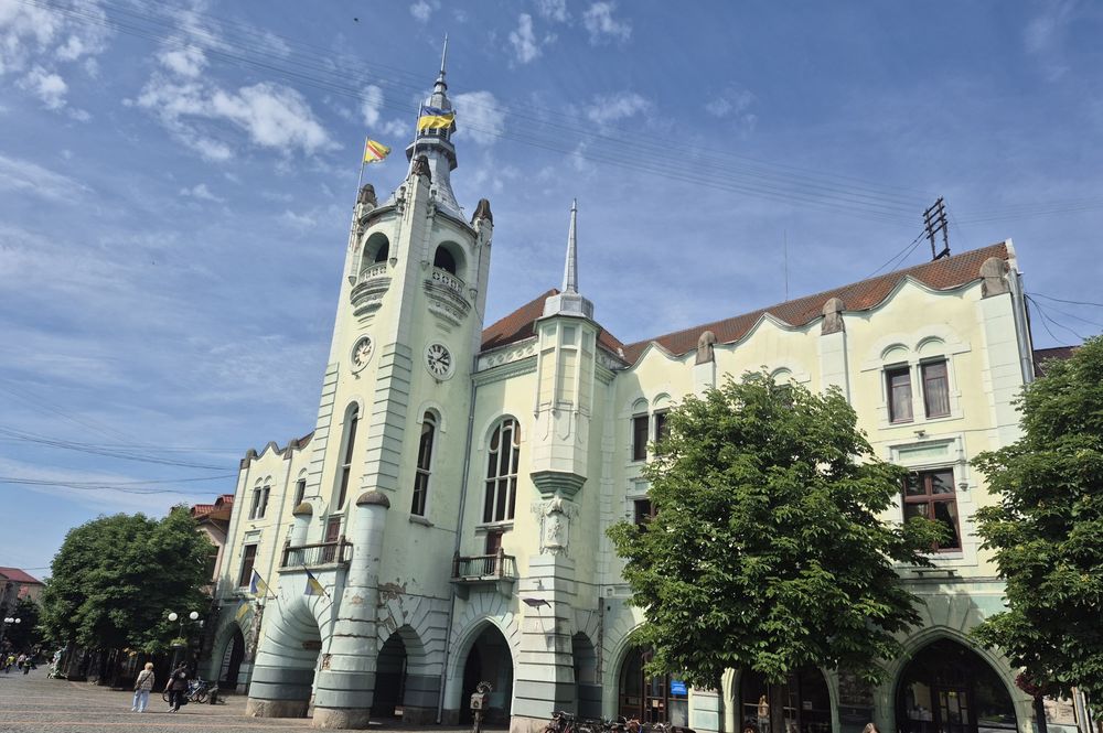 Продаж 2 кімнатной в тихому центрі міста.