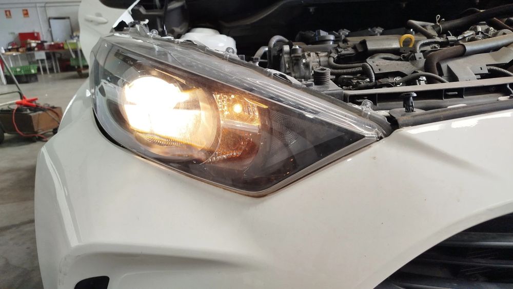 Ótica / farol direita TOYOTA Yaris (_P21_, _PA1_, _PH1_)