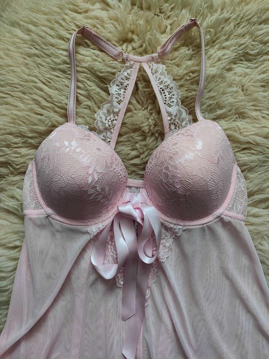 Jasnoróżowa koszulka nocna + stringi, r. 75B / S