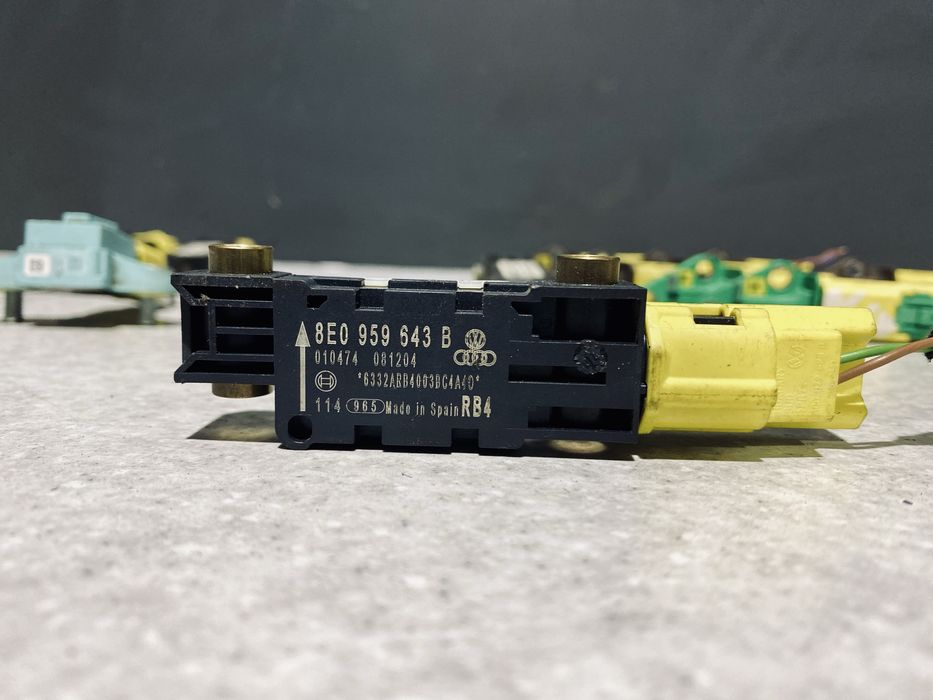 Датчик удару VW Golf Audi A6 A4 airbag Ауді Гольф Пассат  розборка