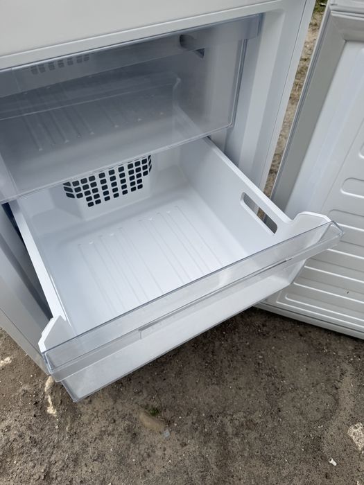 Холодильник новфрост Blomberg KND9753N