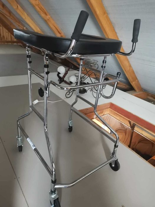 Nowa podporka czterokolowa typu ambona - chodzik