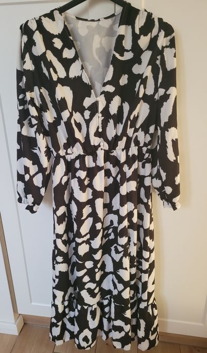 Nowa sukienka z rozporkiem