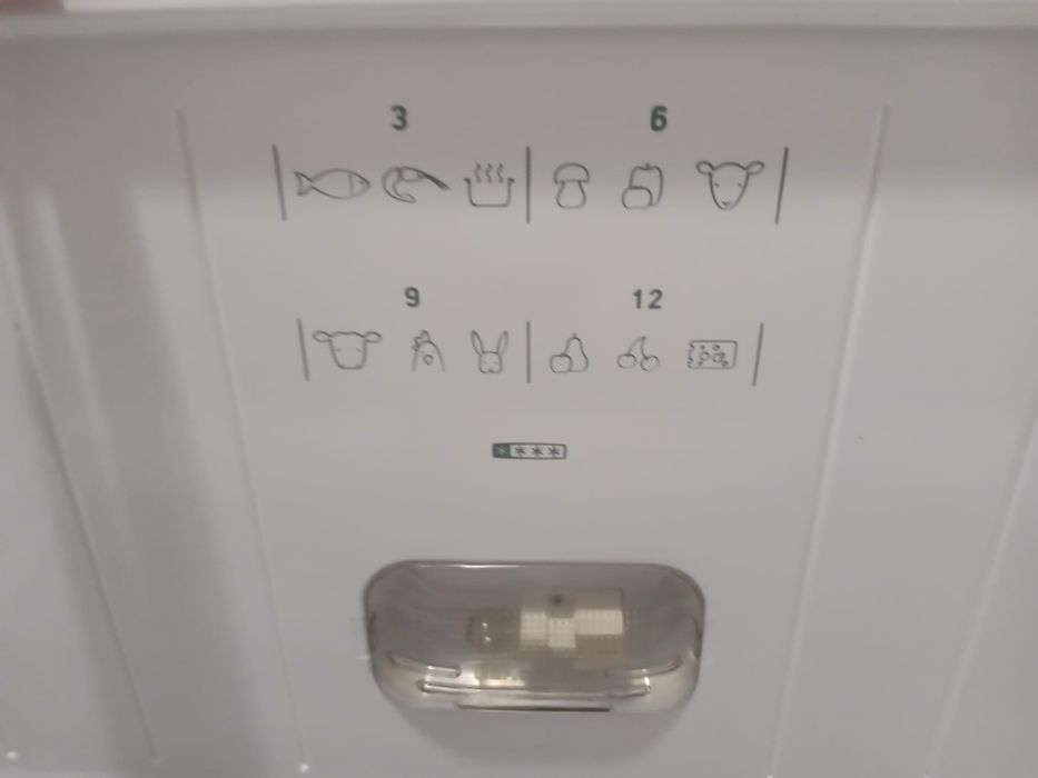 Arca Hotpoint Ariston Modelo ECHAA 375)