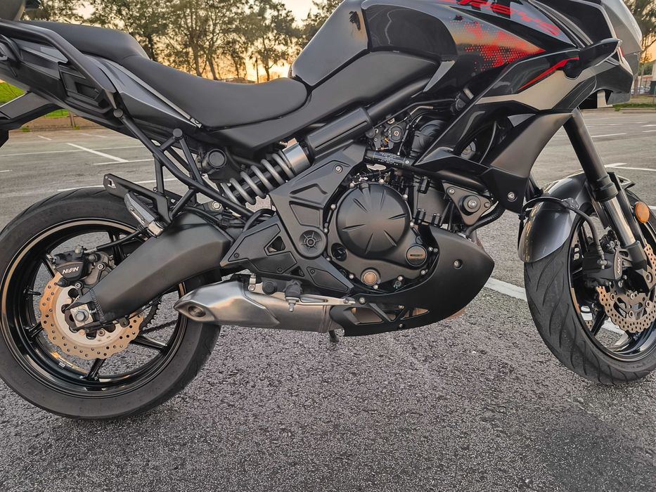 Kawasaki Versys 650 com Top Case Shad SH47