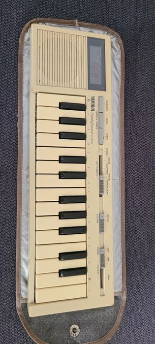 Órgão  1982 |  Yamaha HandySound
A funcionar o t