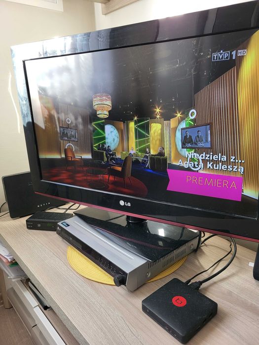 Telewizor LG 32 Cale plus tuner DVBT-2 HEVC  plus zestaw Smart TV