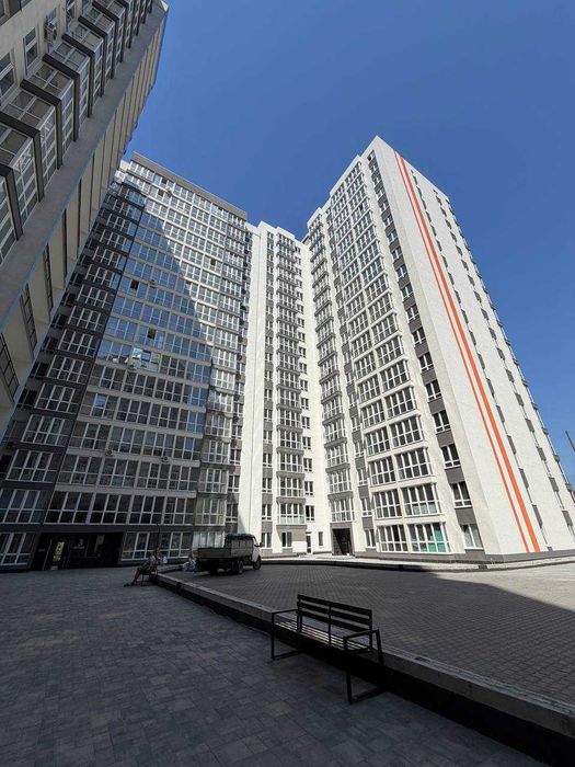 Продам 1-кімнатну квартиру  в ЖК Акварель-3 в Центрі, БУДИНОК ЗДАНИЙ