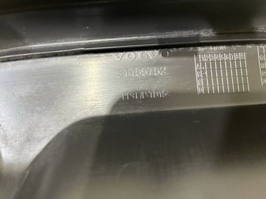 Бампер передний Volvo V60 S60 CC ( 2018 - 2023 г. ) Спойлер накладка