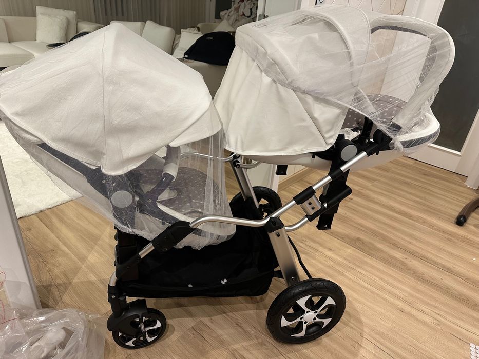 Carrinho de bebê duplo446895870413393921