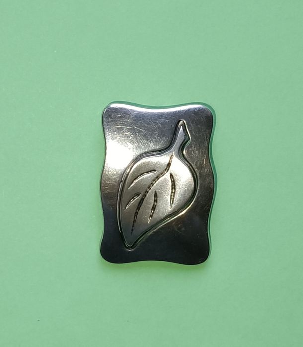 Zawieszka srebrna szer. 2,5 cm wys. 3,5 cm