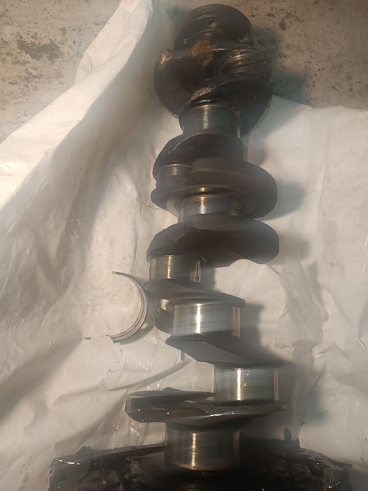 Коленвал форд эскорт 1.4 с масляный насос.б.у