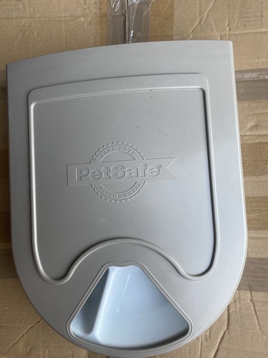 Duża pięciokomorowa miska PETSAFE na barerie do ustawienia na czas