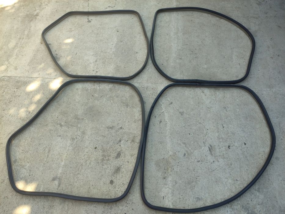 Продам уплотнители дверей на renault laguna 2