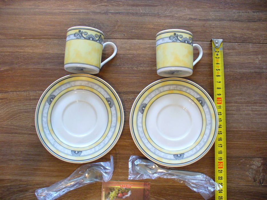 Zestaw porcelany: kubki, filiżaneczki, talerzyki