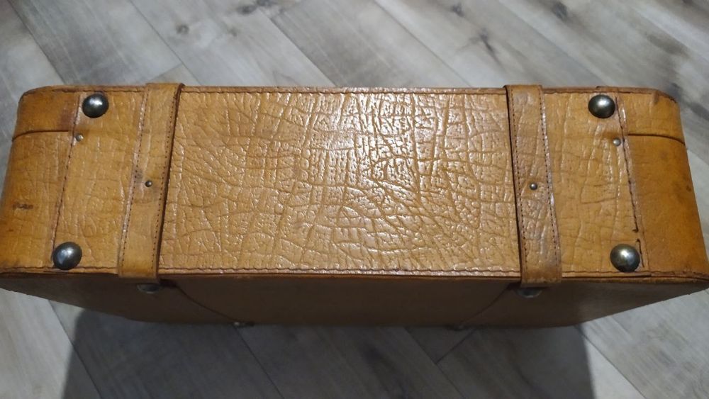 Чемодан кожаный рыжий