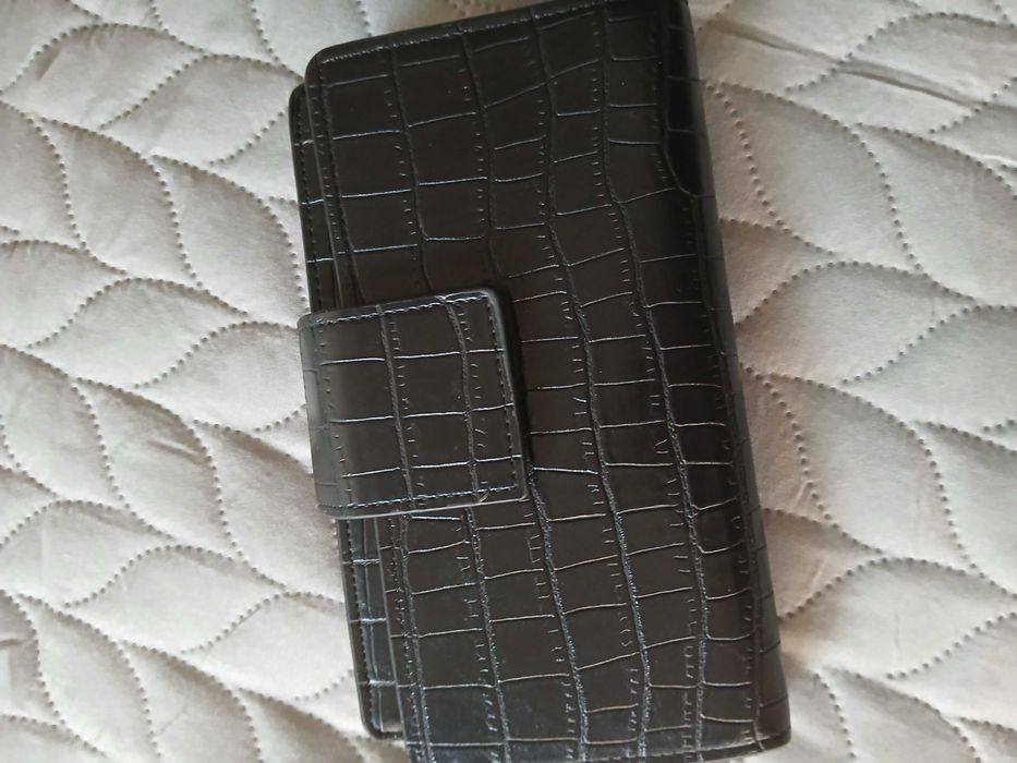 Porta moedas preto com espaço para fotos (está como novo)