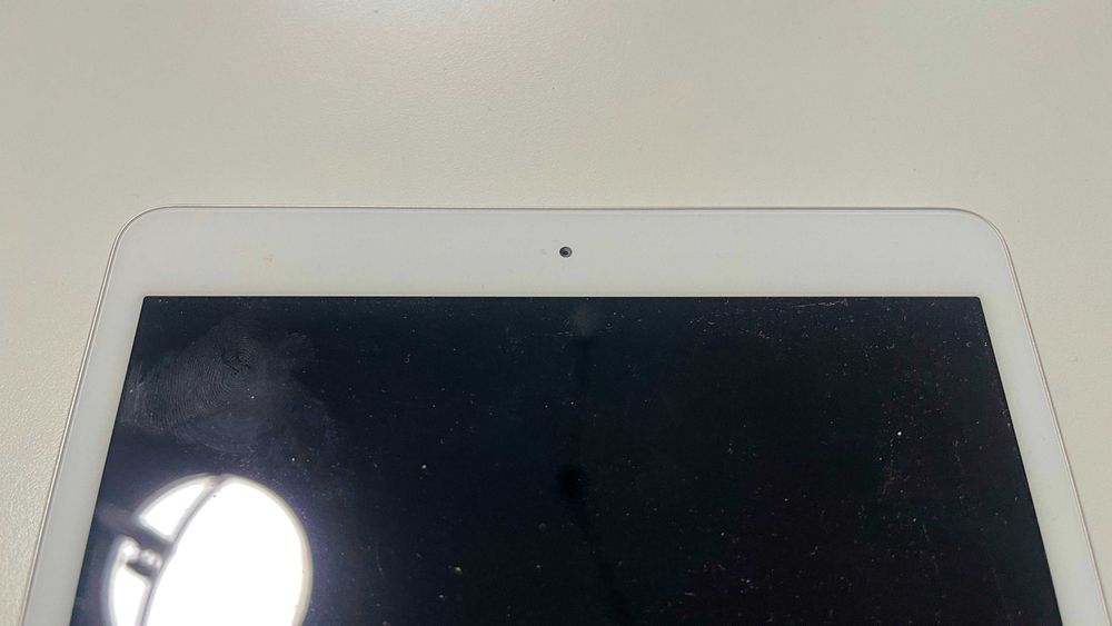 iPad 8 generacji 32GB Wi-Fi srebrny – stan bardzo dobry