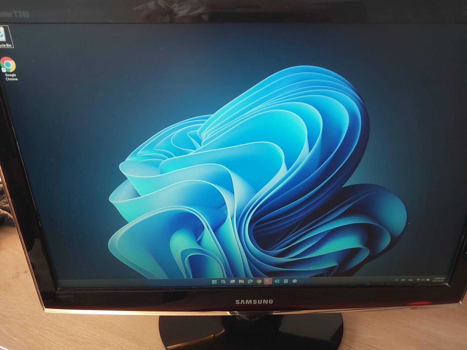 Samsung SyncMaster T240 – 24” monitor LCD – sprawny