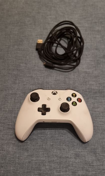 Xbox One S + Comando + Jogos
