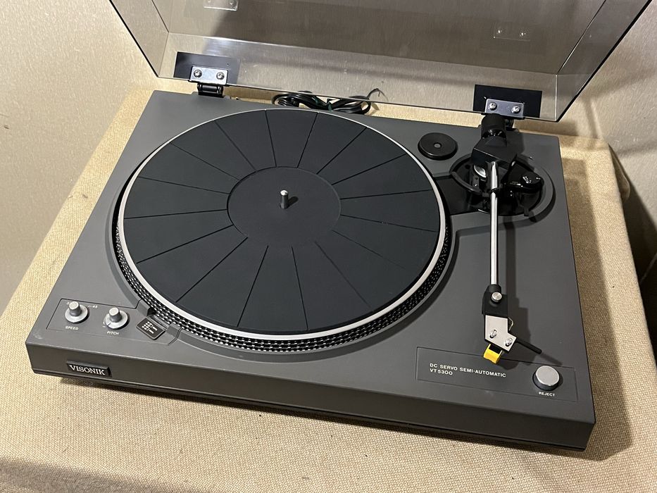 Качественный японский проигрыватель винила C.E.C. / VISONIC VT-5300