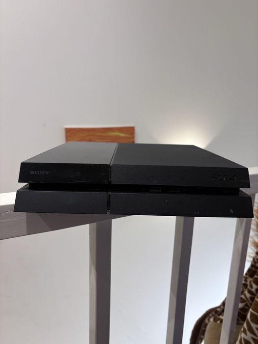 Playstation 4 + pad + 3 gry