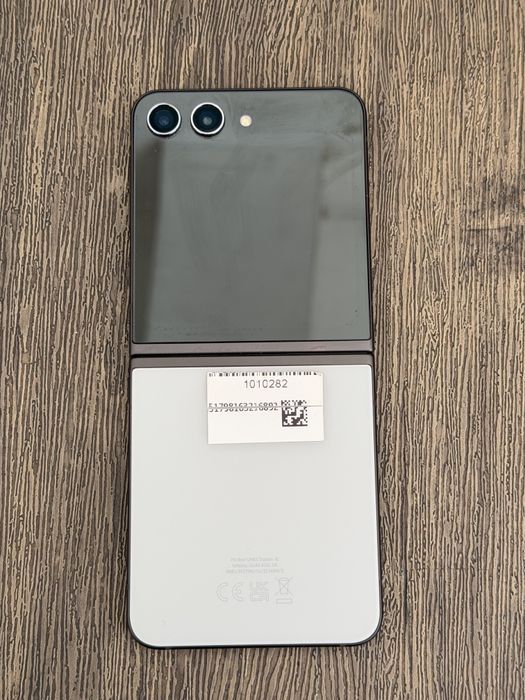 Samsung Z Flip5 novo