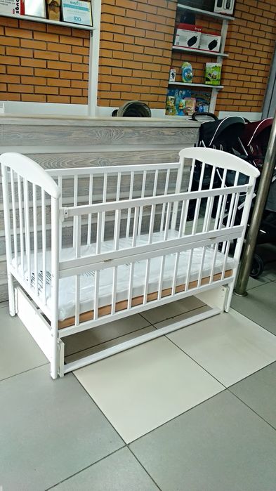 Детская кроватка кровать Наталка белая маятник в наличии