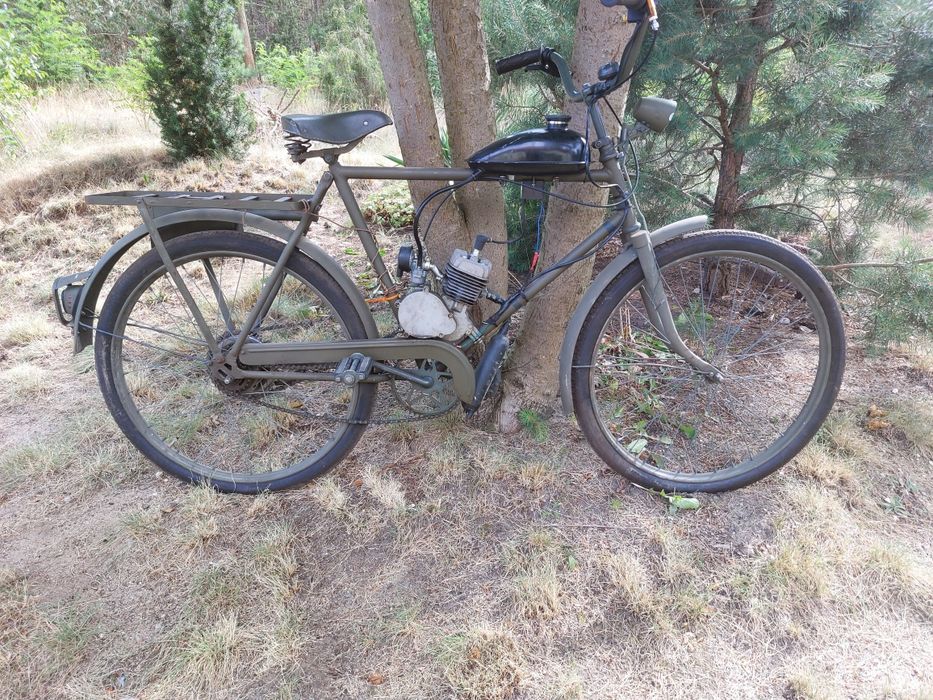 Szwedzki rower wojskowy Monark M104A z silnikiem spalinowym