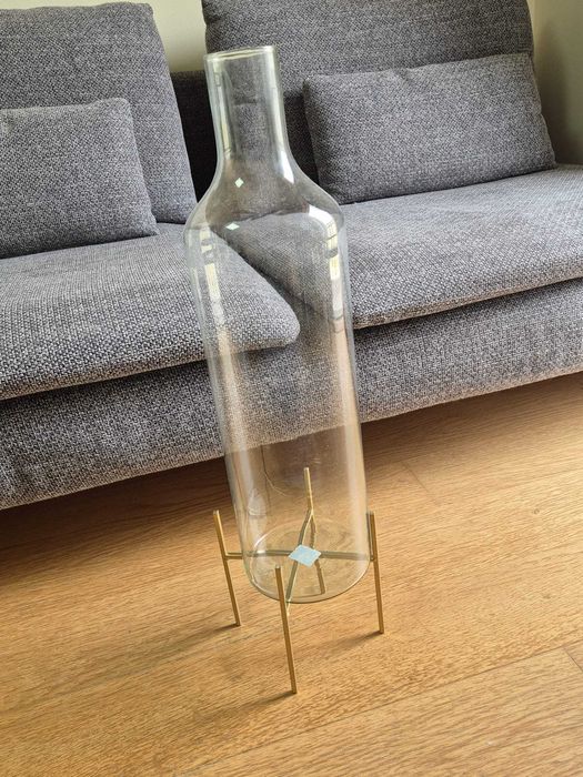 Jarra decorativa em vidro com pedestal