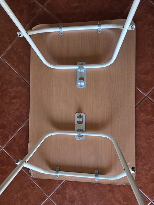 Mesa de campismo dobrável
