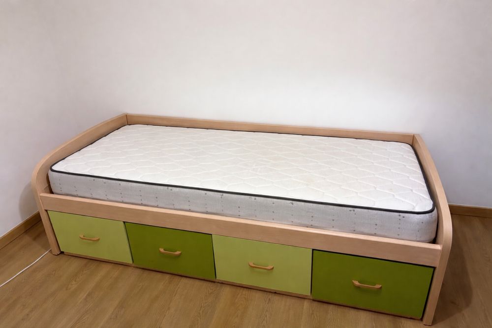 Cama de solteiro com gavetas