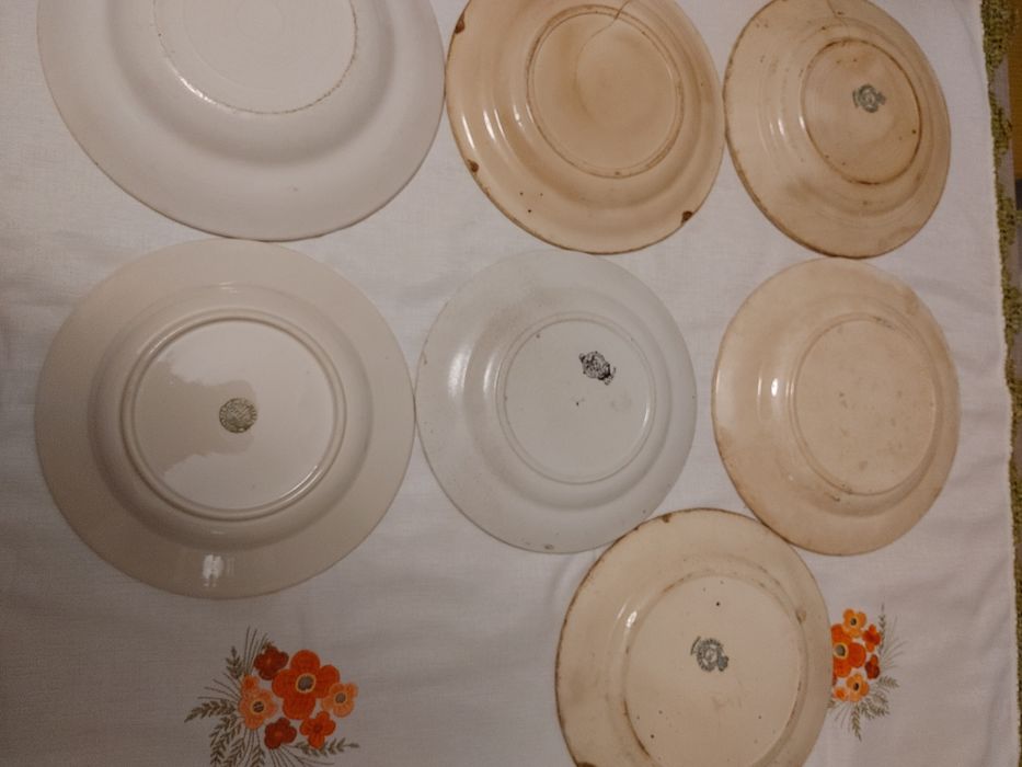 Conjunto de 7 pratos antigos