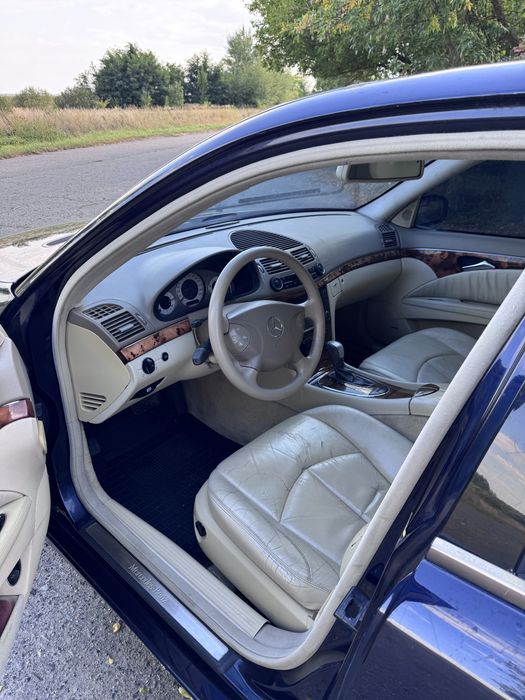 Продам мерседес 211 е320