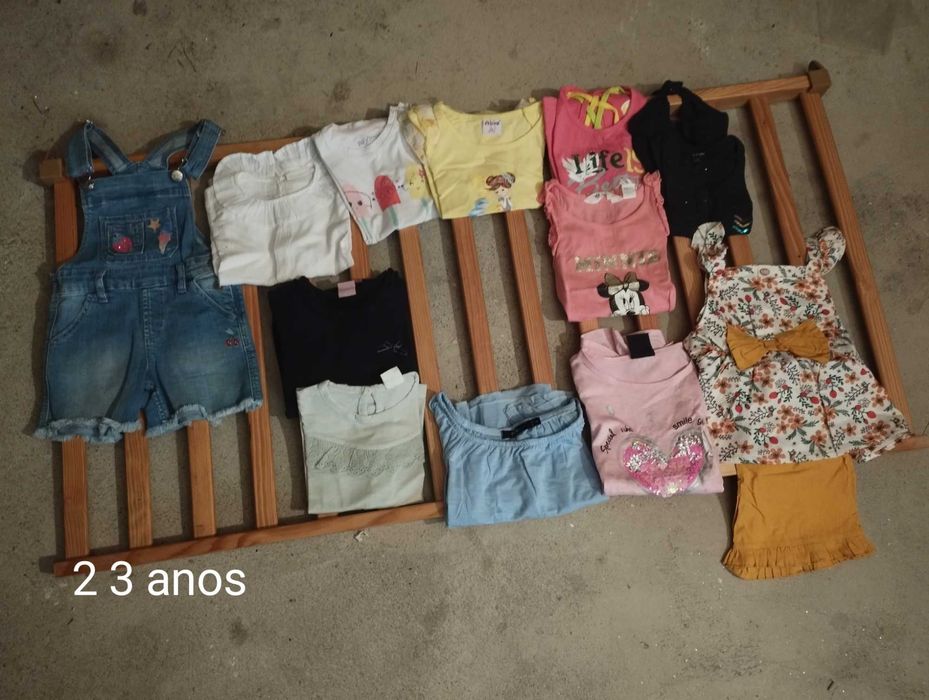 Roupas de menina em muito bom estado