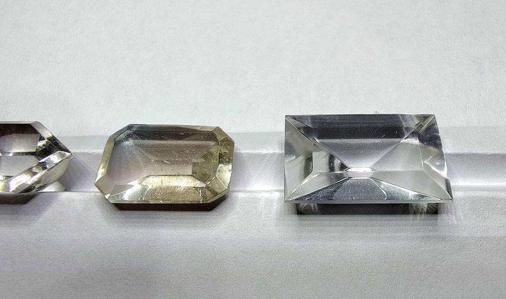 Топаз бесцветный белый прозрачный фантазийной огранки