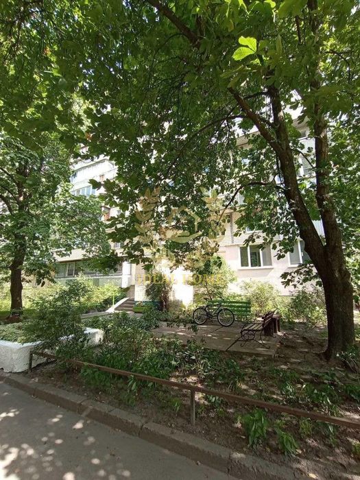 Продається 4-кімнатна квартира у Дніпровському р-ні(метро Лівобережна)