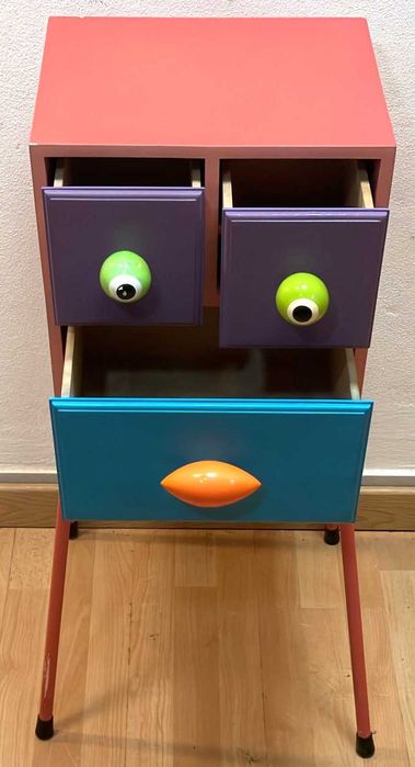 Movel antigo de apoio ao quarto infantil 40X35X90 cm