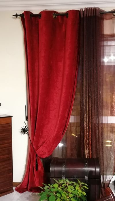 2 Abajours, 2 pés de candeeiro.