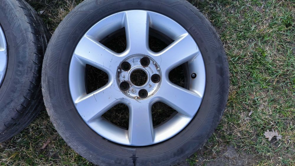 koła, alufelgi 5x112 r16 golf V letnie, z oponami Goodyear Efficientgrip Performance 2 (DOT 11/21)
