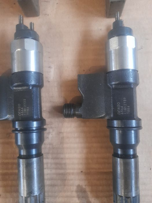 Wtryskiwacze isuzu 4hk1,denso