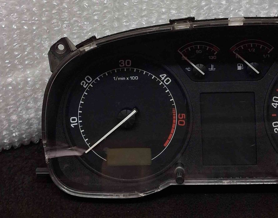 Quadrante / Painel de Instrumentos 1U0920810F - SKODA OCTAVIA I