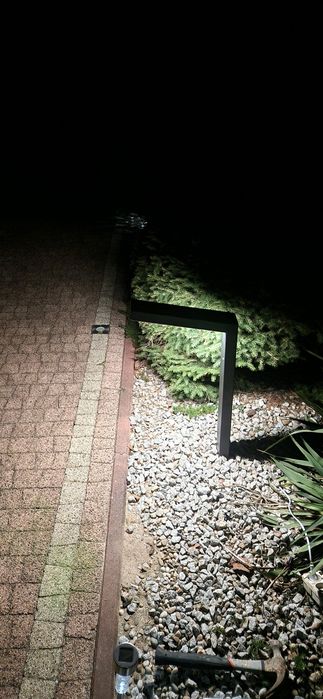 Lampa ogrodowa LED nowoczesna profil