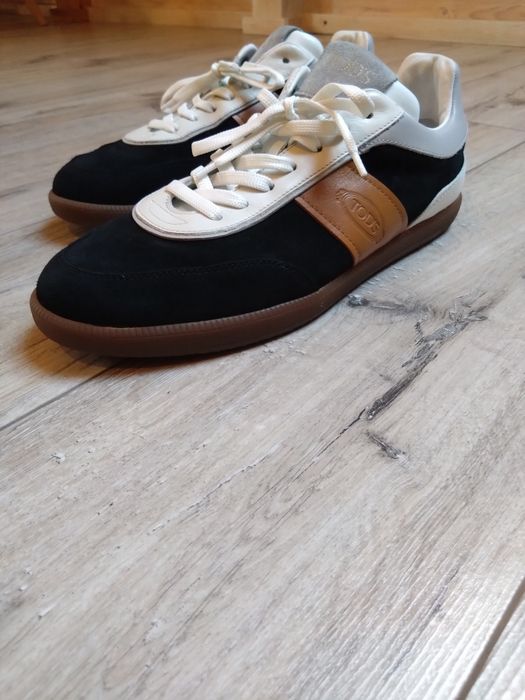 Продам кроссовки туфли tods