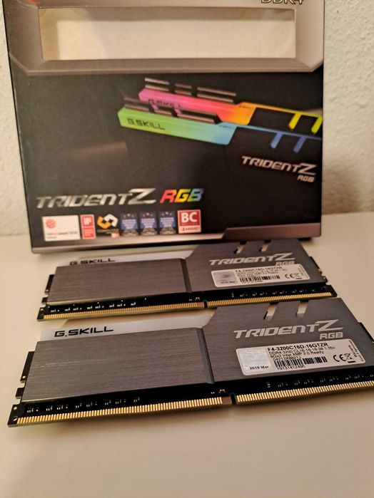 Kit memórias RAM DDR4 16GB G.Skill Trident Z RGB